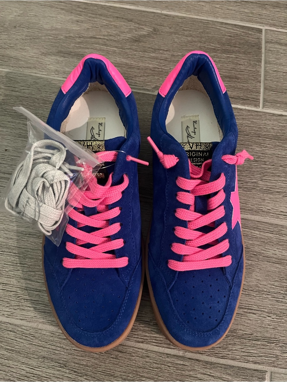 Vintage Havana Blue Suede Sneakers with Hot Pink Star & Laces size 9 NEW - Picture 2 of 4